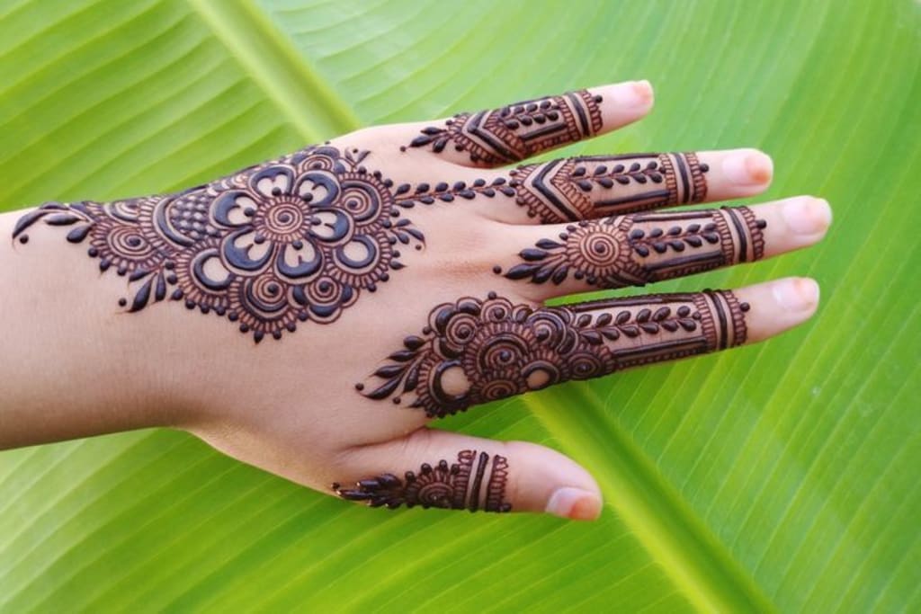 henna hand